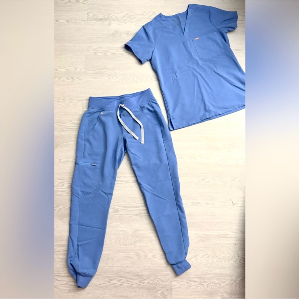 Figs Set Ceil Blue Catarina Scrub Top and Zamora Petite Scrub Jogger